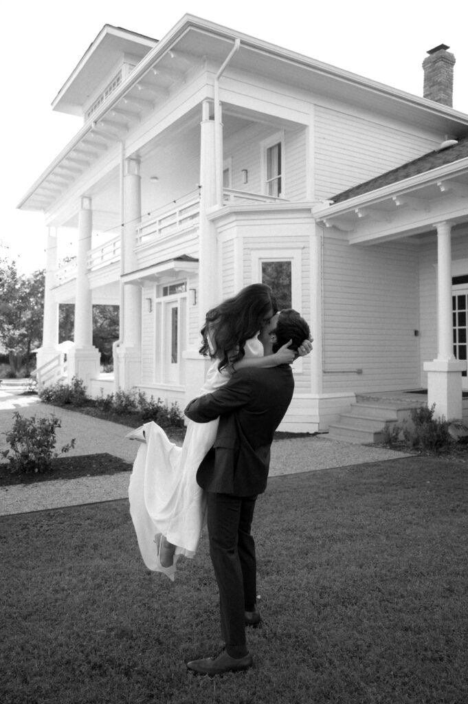 Bride & groom kissing in front of The Grand Lady in Austin, TX taken by DFW wedding photographer Nicole Endress Photography