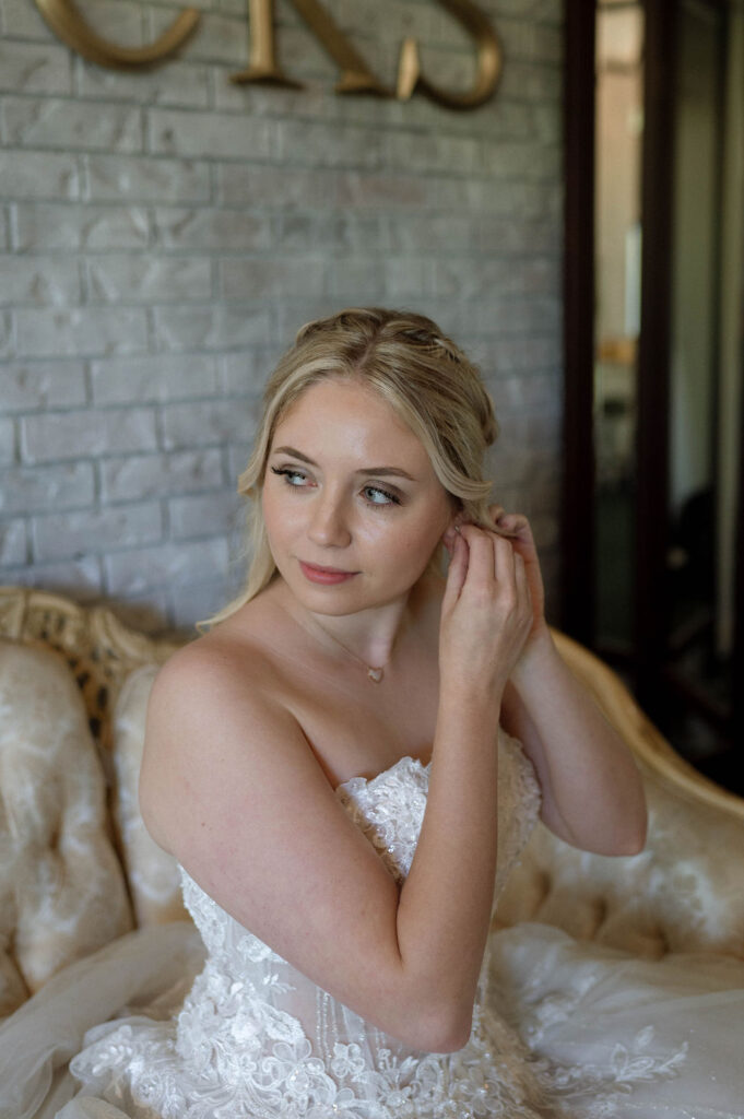 bride getting ready by Illinois wedding photographer