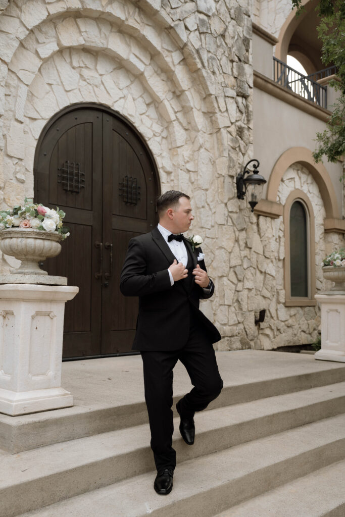 groom portrait taken by Dallas Wedding Photographer Nicole Endress Photography