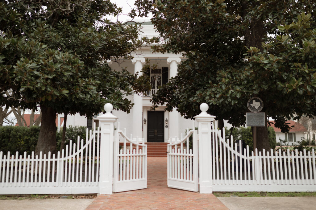 Photo of the front of Woodbine Mansion taken by Nicole Endress Photography