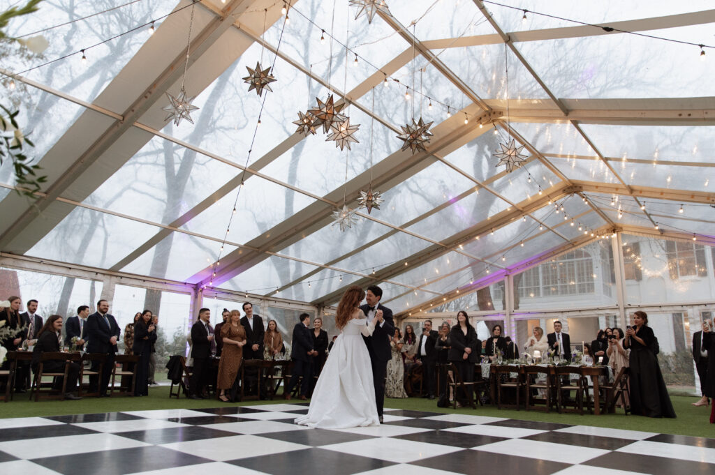bride and groom romantic first dance