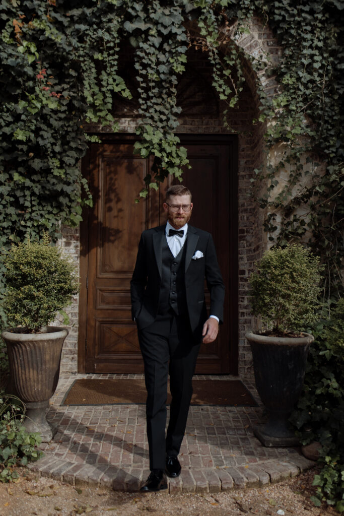 Portrait of the groom on his wedding day