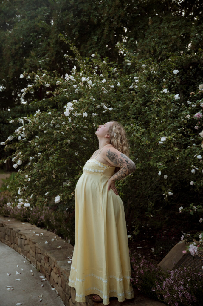 Summer maternity photo taken at Grapevine Botanical Gardens