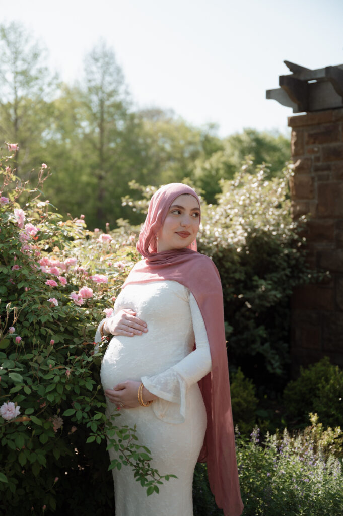 Maternity photo at Fort Worth Botanical Gardens