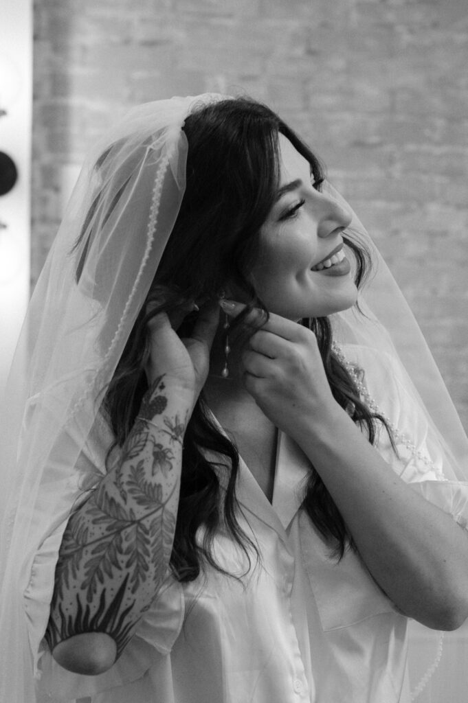 bride putting in her jewelry