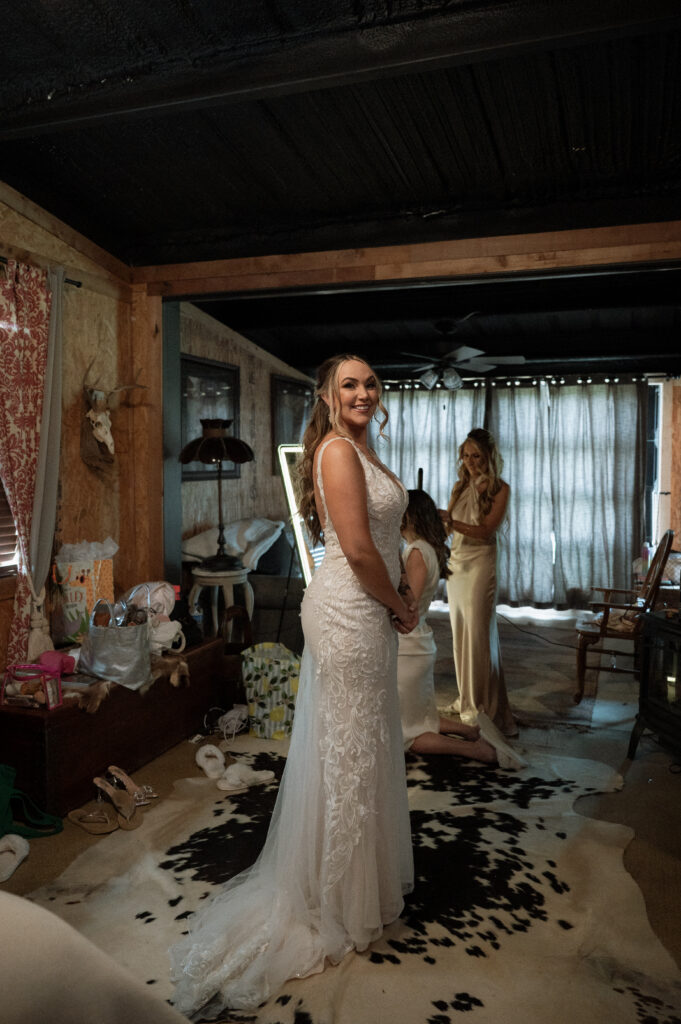 bride in her bridal suite 