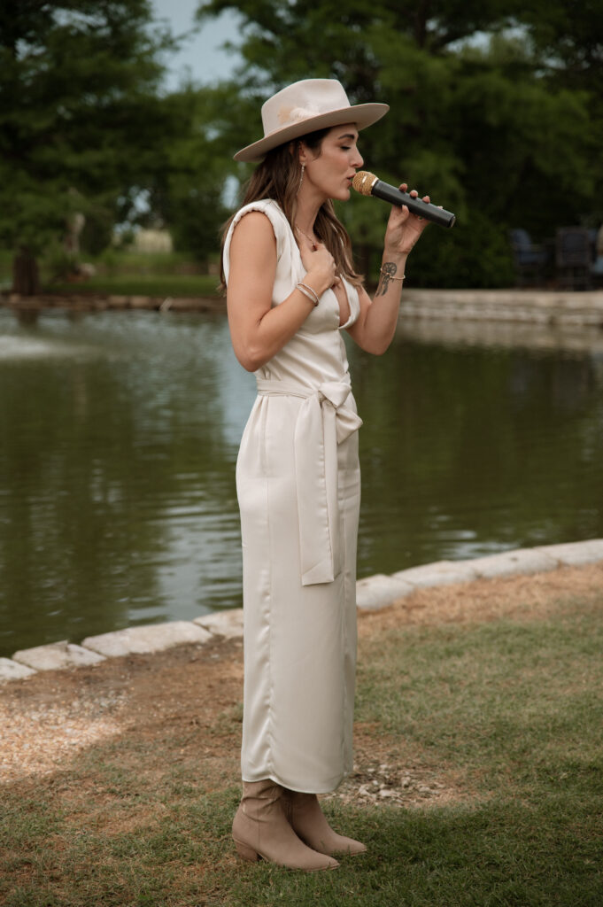 photo of Jenn Fielder from Smithfield Music singing at a wedding