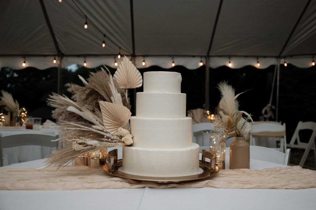 boho western wedding cake photo taken by Nicole Endress Photography