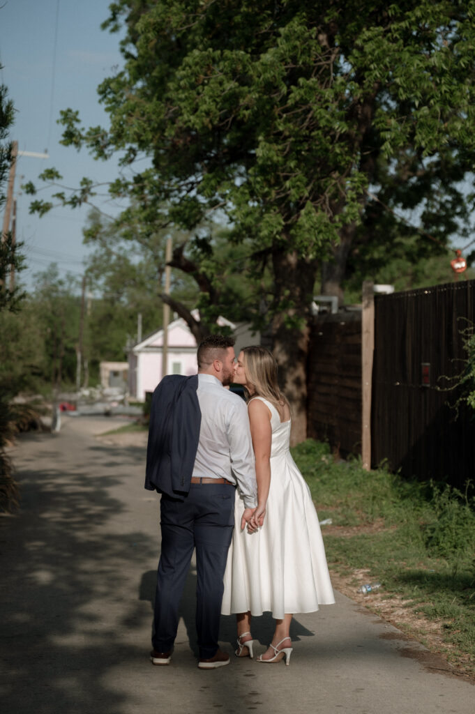 couple kissing in an alley in Dallas, TX