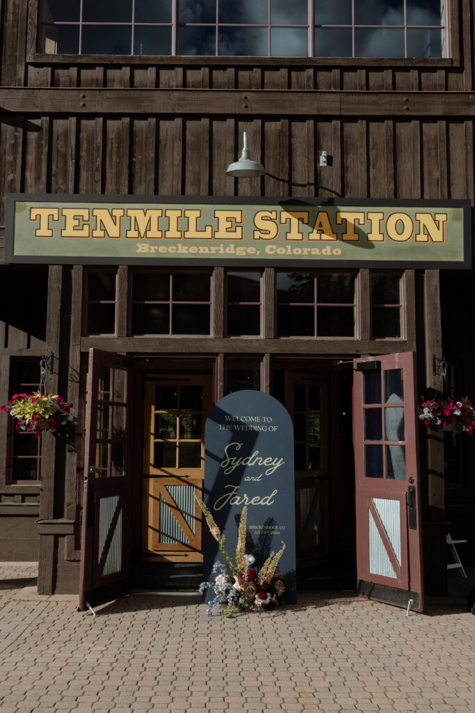 TenMile Station Wedding Venue cocktail hour