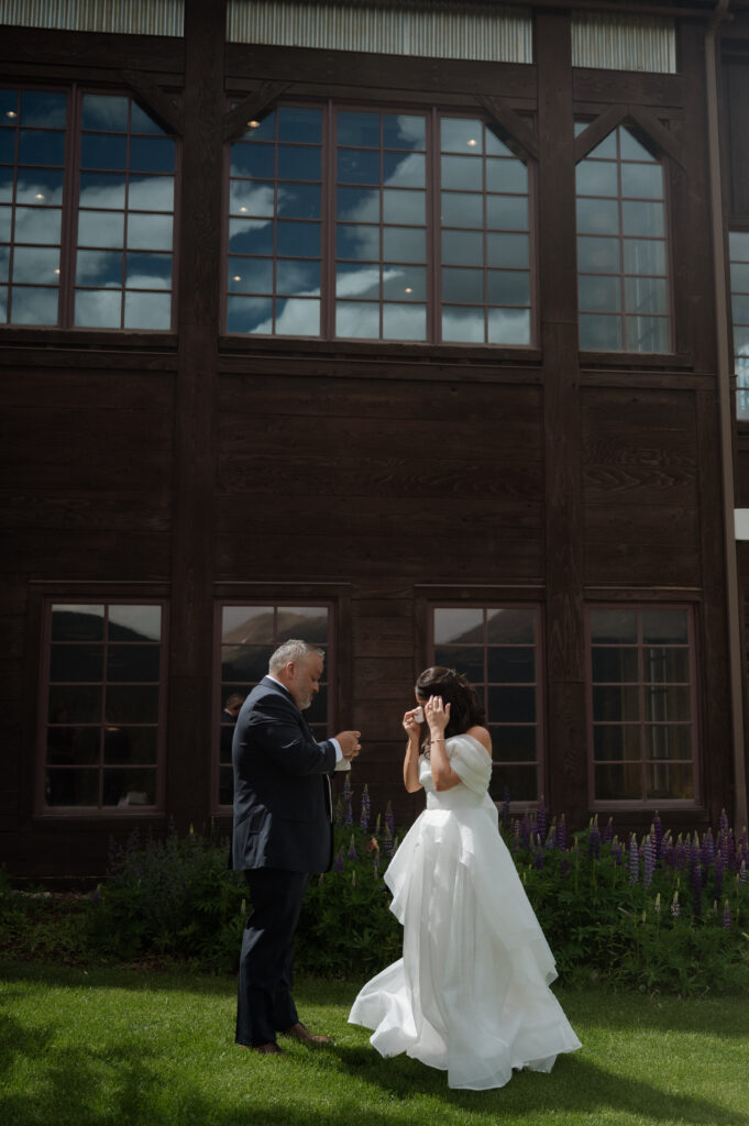 bride's first look with her dad
