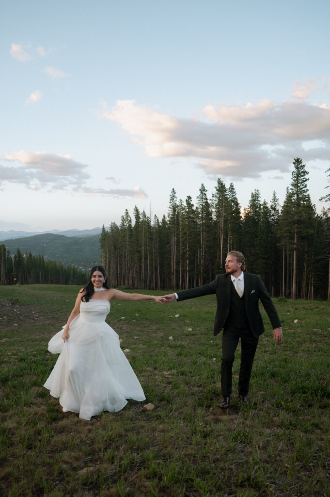 bride and groom photos in the mountains taken by Nicole Endress Photography