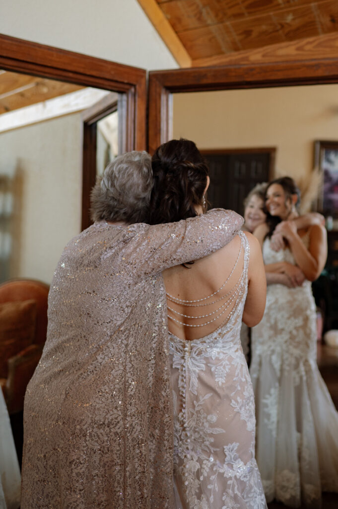 bride and her mom hugging taken by Nicole Endress Photography