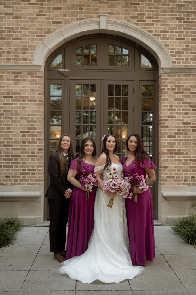 photo of bride and bridesmaids taken by Texas wedding photographer