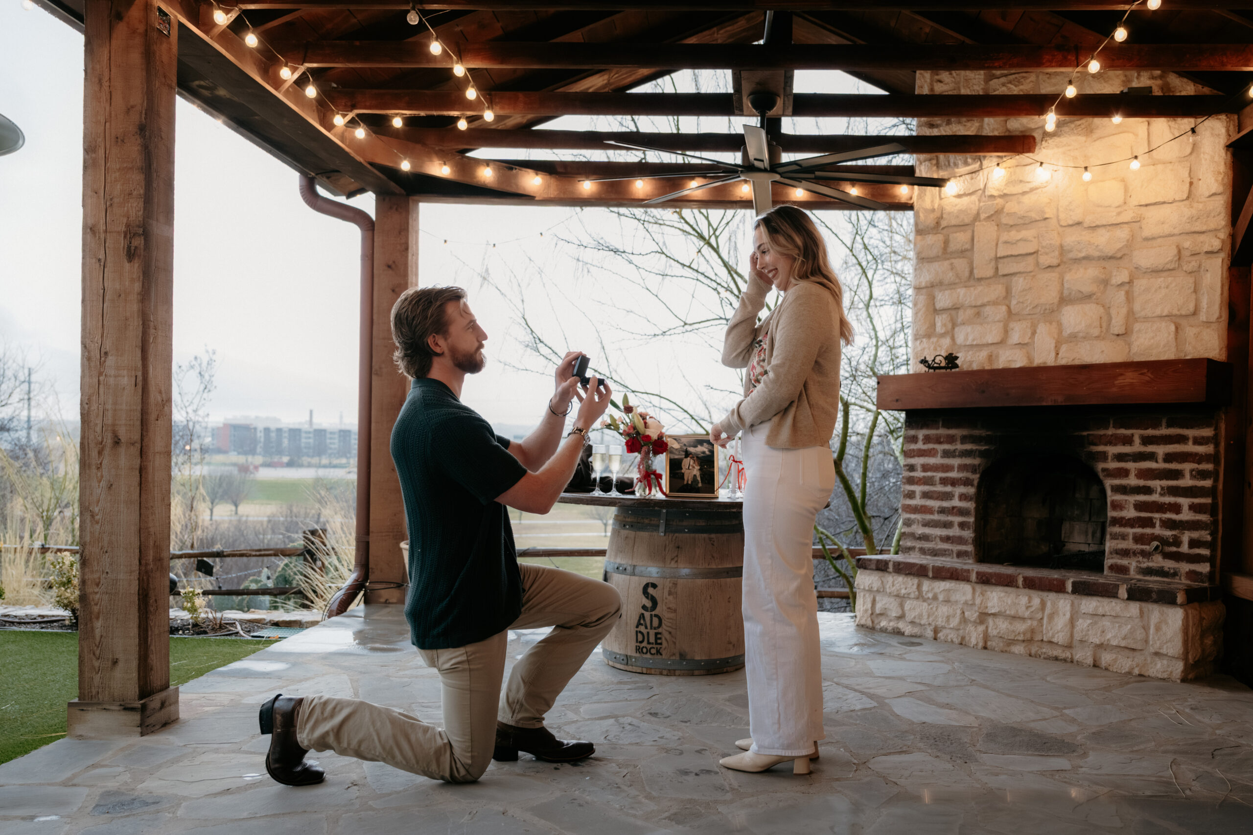 photo of man proposing in Fort Worth, TX